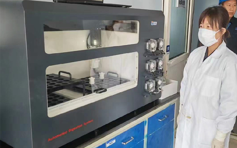 全自動(dòng)石墨消解儀在土壤重金屬消解分析中的高效應(yīng)用